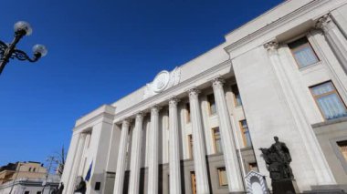 Kyiv 'deki Ukrayna Parlamentosu binası - Verkhovna Rada, ağır çekim