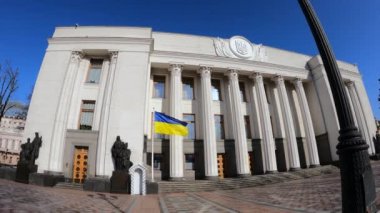 Kyiv 'deki Ukrayna Parlamentosu binası - Verkhovna Rada, ağır çekim