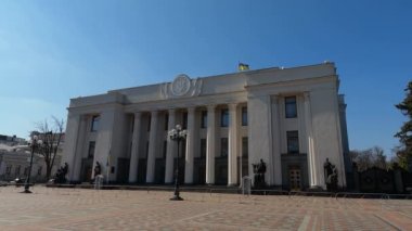 Kyiv 'deki Ukrayna Parlamentosu binası - Verkhovna Rada, ağır çekim