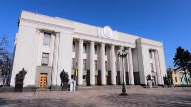 Kyiv 'deki Ukrayna Parlamentosu binası - Verkhovna Rada, ağır çekim