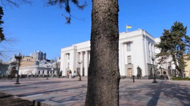 Kyiv 'deki Ukrayna Parlamentosu binası - Verkhovna Rada, ağır çekim
