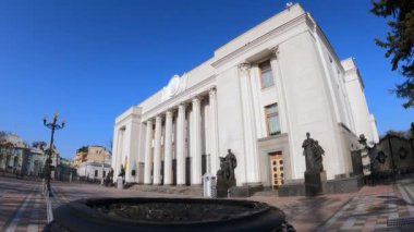 Kyiv 'deki Ukrayna Parlamentosu binası - Verkhovna Rada, ağır çekim