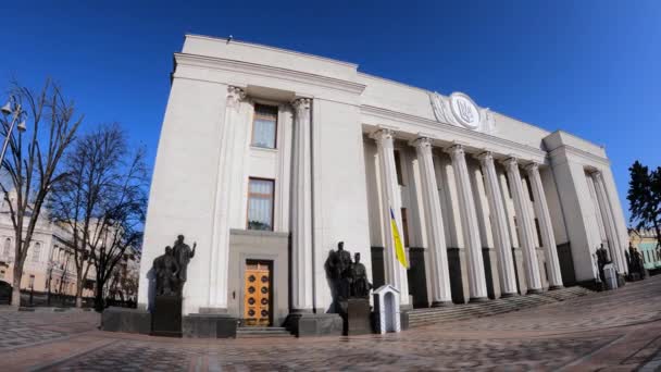 El edificio del Parlamento ucraniano en Kiev - Verkhovna Rada, cámara lenta — Vídeos de Stock