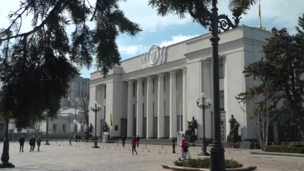 Kijev, Ukrajna: Az ukrán parlament épülete - Verkhovna Rada — Stock videók