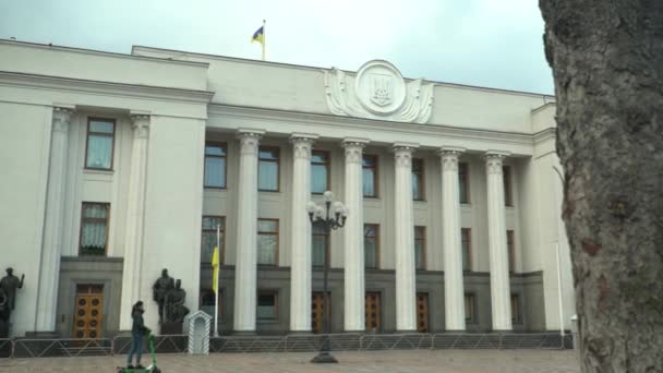 Kyiv, Ukraine : Building of the Ukrainian Parliament - Verkhovna Rada — Stockvideo