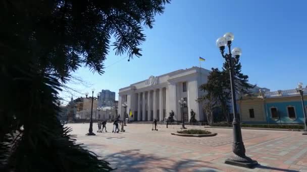 Kiev, Ucrânia: construção do Parlamento ucraniano - Verkhovna Rada — Vídeo de Stock