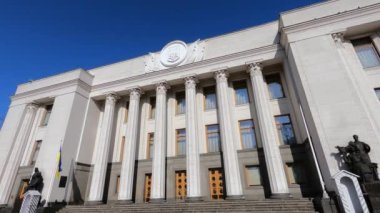 Kyiv 'deki Ukrayna Parlamentosu binası - Verkhovna Rada, ağır çekim