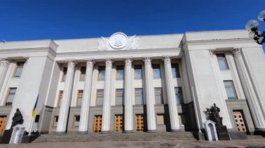Kyiv 'deki Ukrayna Parlamentosu binası - Verkhovna Rada, ağır çekim