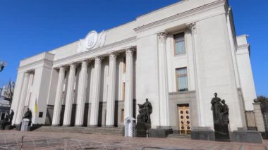 Kyiv 'deki Ukrayna Parlamentosu binası - Verkhovna Rada, ağır çekim
