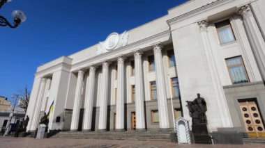 Kyiv 'deki Ukrayna Parlamentosu binası - Verkhovna Rada, ağır çekim