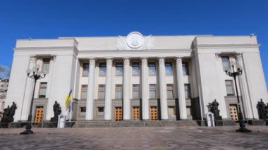 Kyiv 'deki Ukrayna Parlamentosu binası - Verkhovna Rada, ağır çekim