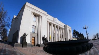 Kyiv 'deki Ukrayna Parlamentosu binası - Verkhovna Rada, ağır çekim