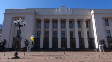 Kyiv 'deki Ukrayna Parlamentosu binası - Verkhovna Rada, ağır çekim