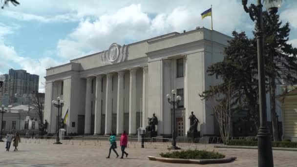 Kijev, Ukrajna: Az ukrán parlament épülete - Verkhovna Rada — Stock videók
