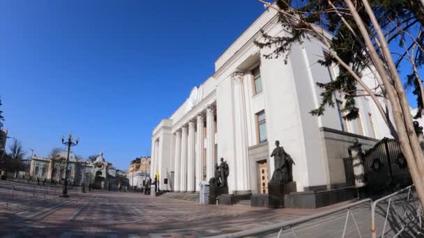 Az épület az ukrán parlament Kijevben - Verkhovna Rada, lassított felvétel — Stock videók