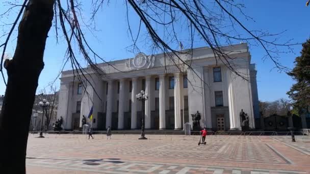 Ukrajinský parlament v Kyjevě - Verchovna Rada, zpomalení — Stock video