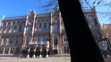 Ukrayna Merkez Bankası 'nın Kyiv' deki binası, ağır çekim