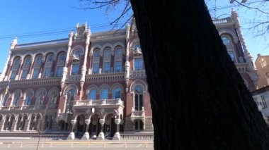 Ukrayna Merkez Bankası 'nın Kyiv' deki binası, ağır çekim