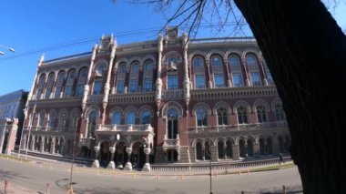 Ukrayna Merkez Bankası 'nın Kyiv' deki binası, ağır çekim