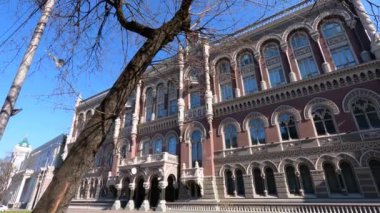 Ukrayna Merkez Bankası 'nın Kyiv' deki binası, ağır çekim