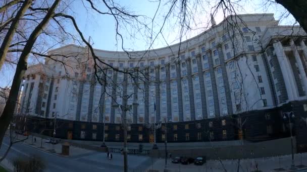 Government building of Ukraine in Kyiv - Cabinet of Ministers, slow motion — Stock Video