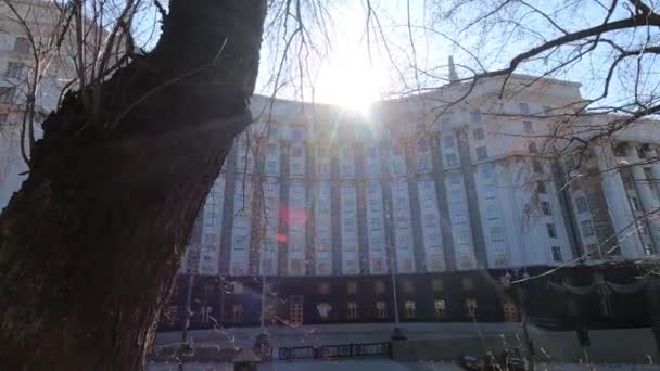 Government building of Ukraine in Kyiv - Cabinet of Ministers, slow motion — Stock Video