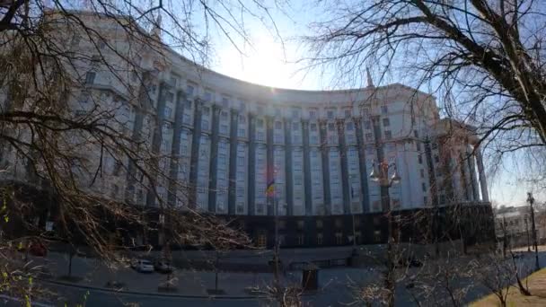 Regeringsbyggnaden i Ukraina i Kiev - Ministerråd, slow motion — Stockvideo