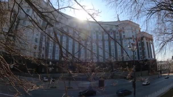 Budynek rządu Ukrainy w Kijowie - Gabinet Ministrów, zwolnione tempo — Wideo stockowe