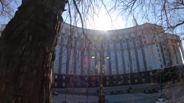 Budova vlády Ukrajiny v Kyjevě - kabinet ministrů, zpomalení — Stock video