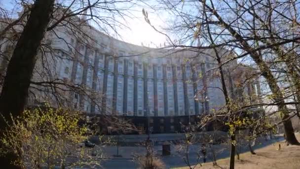 Ukrajna kormányépítése Kijevben - Miniszterelnöki Kabinet, lassított felvétel — Stock videók