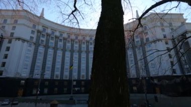 Ukrayna 'nın Kyiv' deki hükümet binası - Bakanlar Kurulu, yavaş çekim