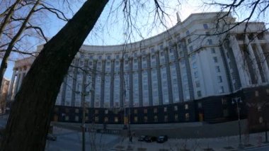 Ukrayna 'nın Kyiv' deki hükümet binası - Bakanlar Kurulu, yavaş çekim