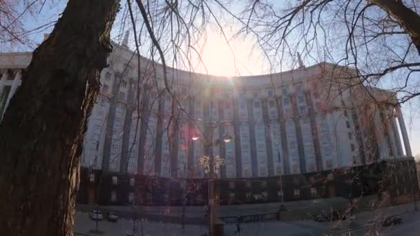 Edifício do governo da Ucrânia em Kiev - Gabinete de Ministros, câmera lenta — Vídeo de Stock