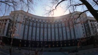 Ukrayna 'nın Kyiv' deki hükümet binası - Bakanlar Kurulu, yavaş çekim