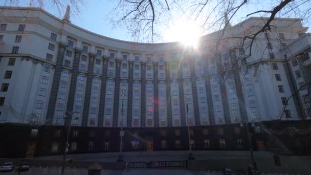 Simbolul politicii în Ucraina - clădirea Guvernului — Videoclip de stoc
