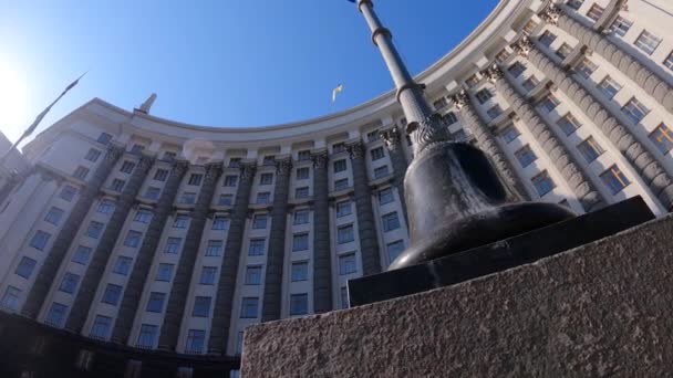 Het symbool van de politiek in Oekraïne - Overheidsgebouw — Stockvideo