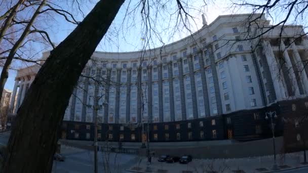 The symbol of politics in Ukraine - Government building — Stock Video