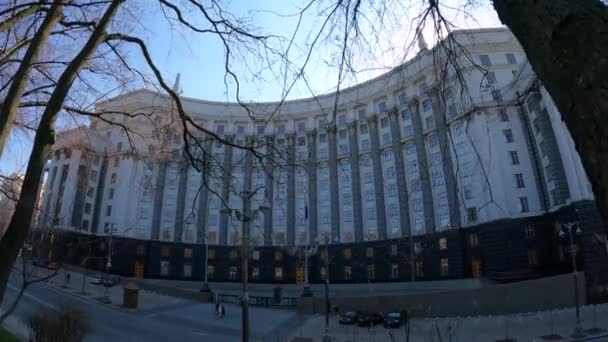 El símbolo de la política en Ucrania - Edificio del gobierno — Vídeos de Stock