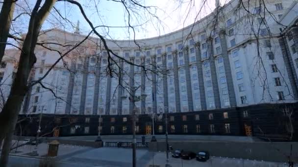 The symbol of politics in Ukraine - Government building — Stock Video