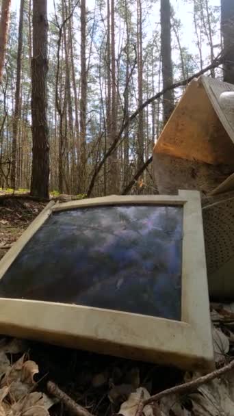 Vertical video of the computer in a junkyard in the forest, slow motion — Stock Video