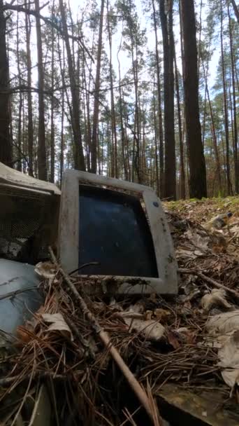 Vertical video of the computer in a junkyard in the forest, slow motion — Stock Video