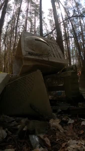 Vertical video of the computer in a junkyard in the forest, slow motion — Stock Video