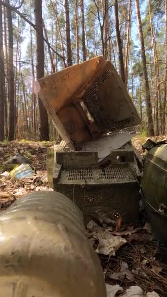 Vertical video of the computer in a junkyard in the forest — Stock Video