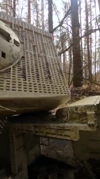 Vertical video of the computer in a junkyard in the forest — Stock Video