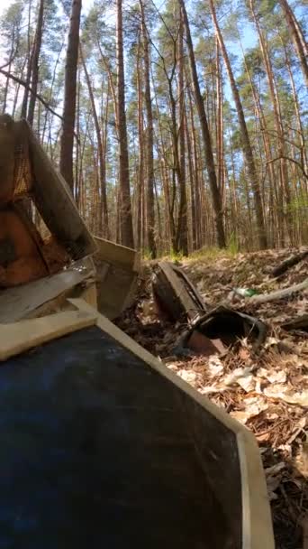 Vertical video of the computer in a junkyard in the forest — Stock Video