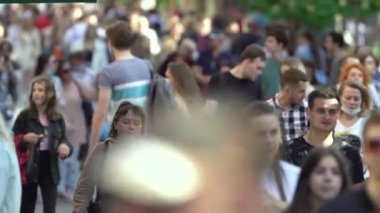 Ukrayna 'nın Kyiv şehrinde bir çok insan.