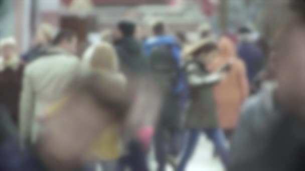 城市生活：在人群中行走的人的轮廓 — 图库视频影像