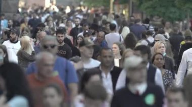 Ukrayna 'nın Kyiv şehrinde kalabalık bir cadde