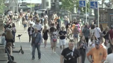 Ukrayna 'nın Kyiv şehrinde kalabalık bir cadde