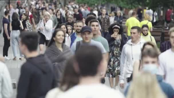 Drukke straat in Kiev stad, Oekraïne — Stockvideo